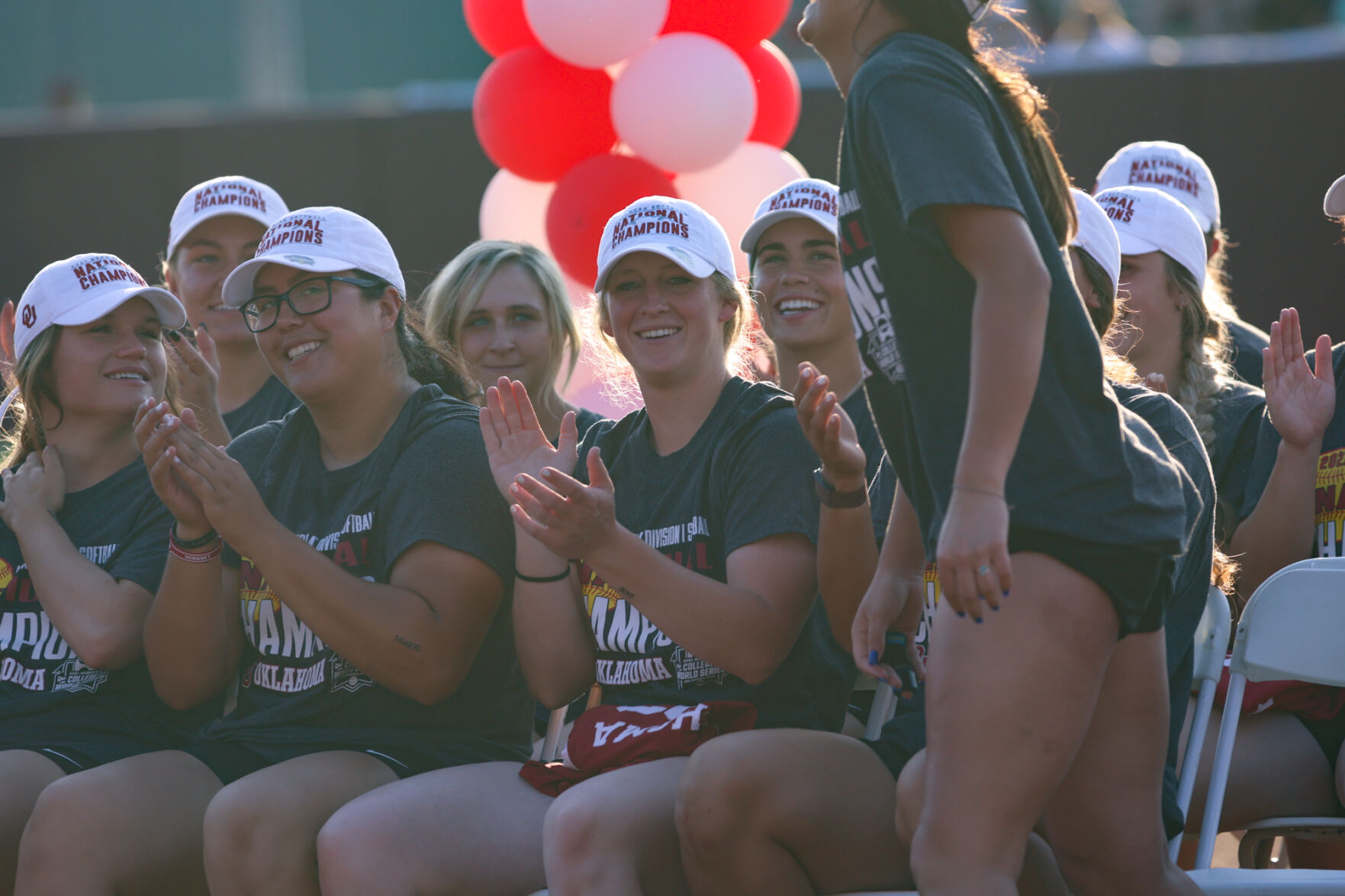 Sooners clap